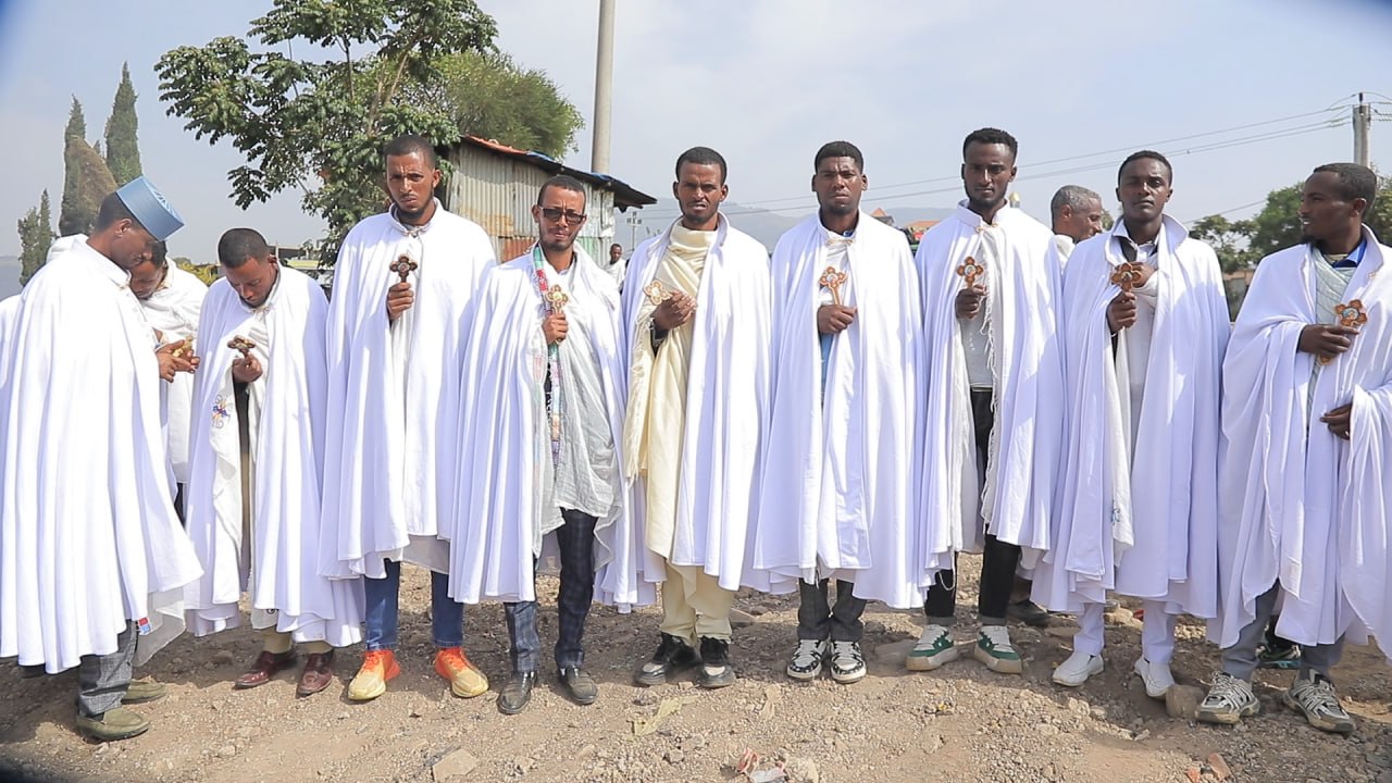በማኅበረ ቅዱሳን ወሊሶ ማእከል ያስተማራቸውን ዲያቆናት ማዕረገ ቅስና እንዲቀበሉ በማድረግ አስመረቀ