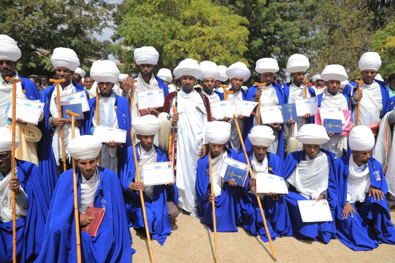 የደብረ ልዑላን መድኃኔዓለም የ፬ቱ ትርጓሜ መጻሕፍት ምስክር ጉባኤ ቤት ያስተማራቸውን ደቀ መዛሙርት አስመረቀ።