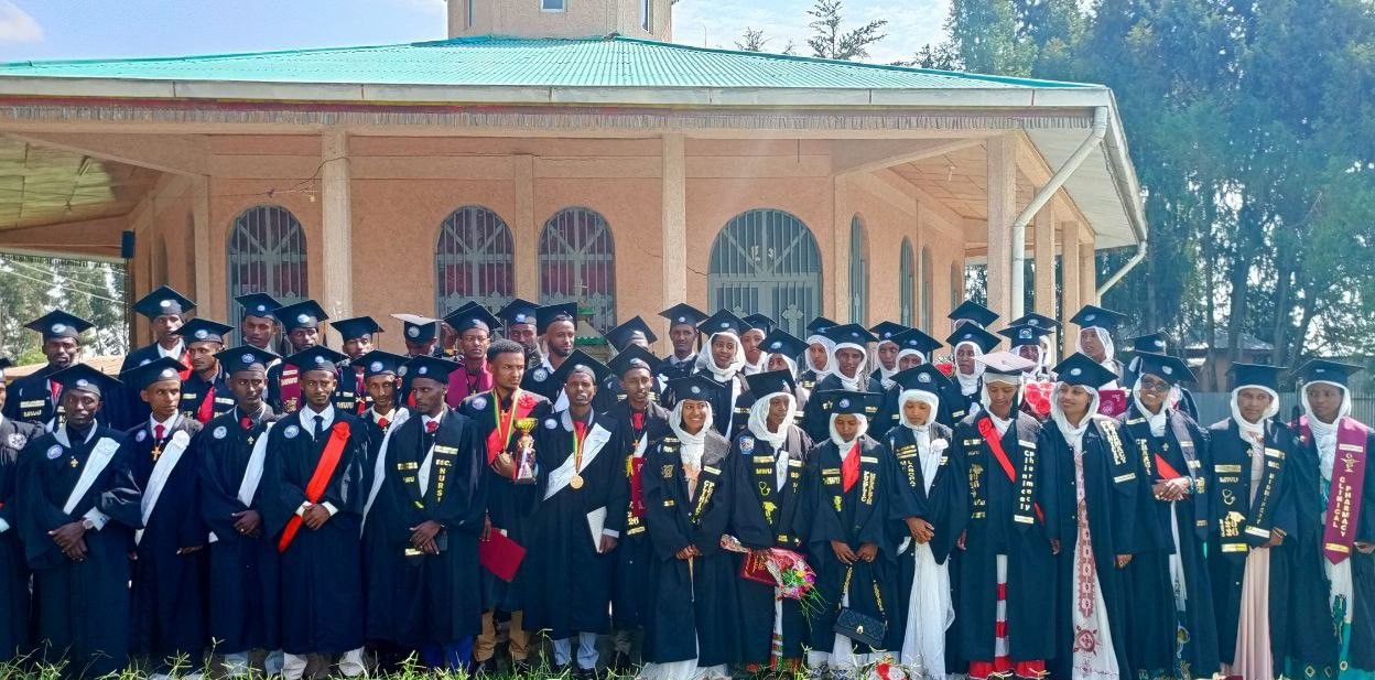 የግቢ ጉባኤ አባል (CGPA) 4.00 ነጥብ በማምጣት የዓመቱ የዋንጫ እና የወርቅ ሜዳሊያ ተሸላሚ ሆነ።