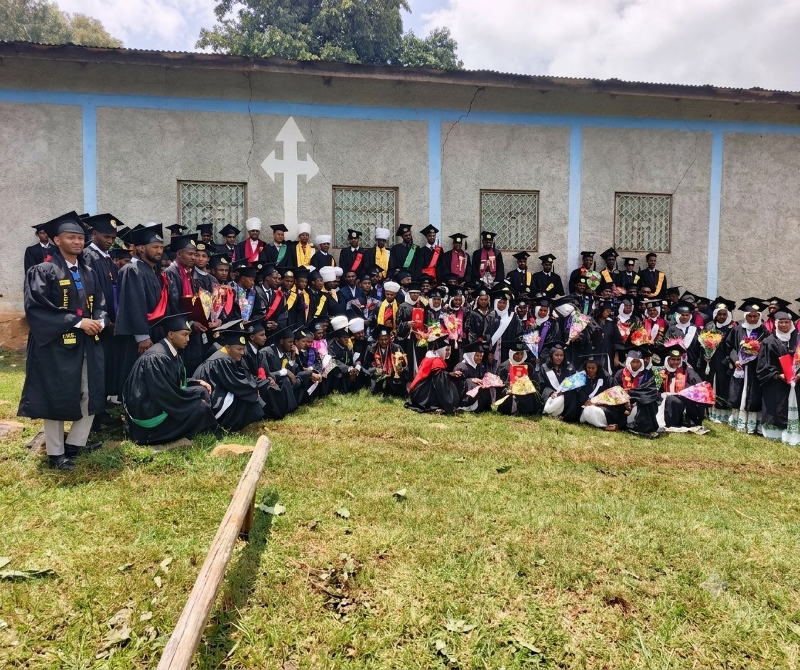 ደብረ ማርቆስ ማእከል 252 የግቢ ጉባኤ ተማሪዎችን አስመረቀ።
